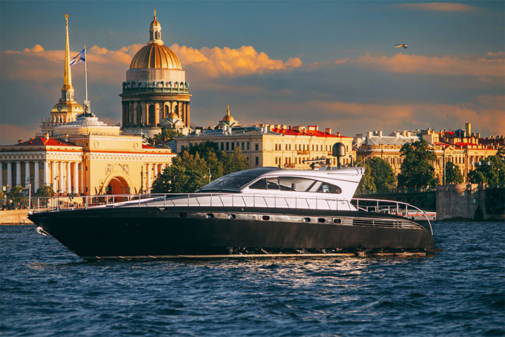 Аренда катера в Санкт-Петербурге